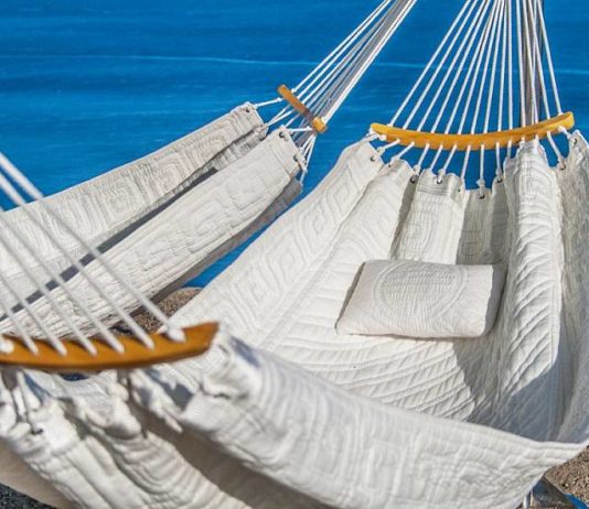 Что лучше садовые качели или гамак?