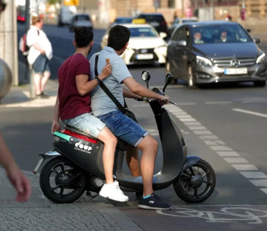 Как получить права на мопед