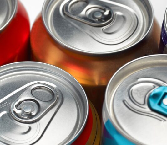 У мужчины случился инсульт после того, как он выпил 8 энергетических напитков в день. Существуют ли полезные энергетические напитки?