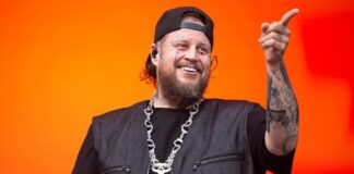 Этот полезный вариант классического вафельного домика помог желе свернуться во время его пути к снижению веса