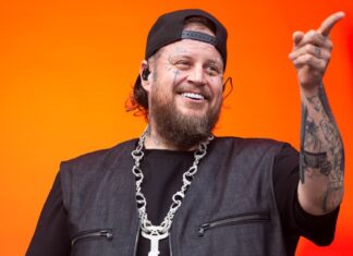 Этот полезный вариант классического вафельного домика помог желе свернуться во время его пути к снижению веса