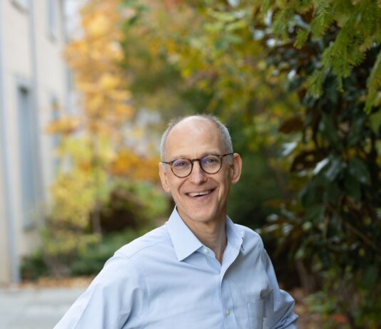 Что эксперт по здоровому старению ест за день, включая свой любимый завтрак с высоким содержанием белка