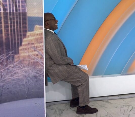 Эл Рокер демонстрирует одно из своих любимых упражнений с собственным весом в прямом эфире