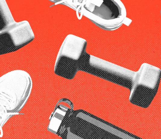 Тренер показывает растяжку №1 для мгновенного снятия стресса