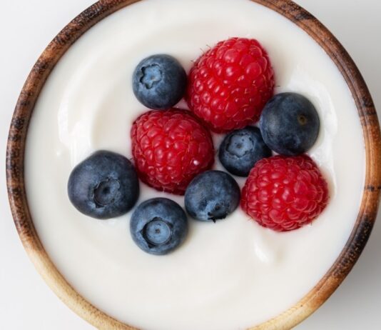 9 лучших йогуртов с высоким содержанием белка по мнению диетолога