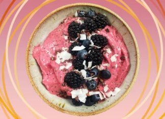 12 идей для завтрака с высоким содержанием клетчатки, рекомендованных диетологами для поддержания здоровья кишечника и поддержания регулярного режима дня