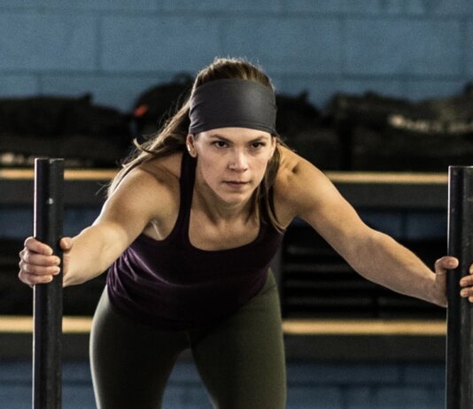 Этот 1 инструмент для тренировок сочетает в себе силу и кардио — и безопасен для суставов