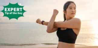 Упражнение № 1, которое нужно выполнять ежедневно для поддержания подвижности плеч, по мнению физиотерапевта